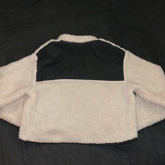 Cropped Nike Sherpa half zip. - Picture 2 of 3